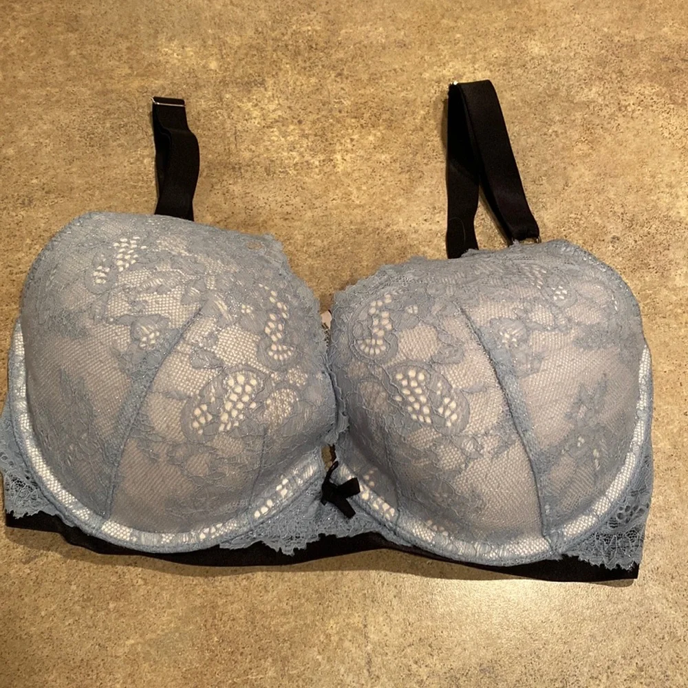 Women’s Victoria’s Secret bra size 32DD